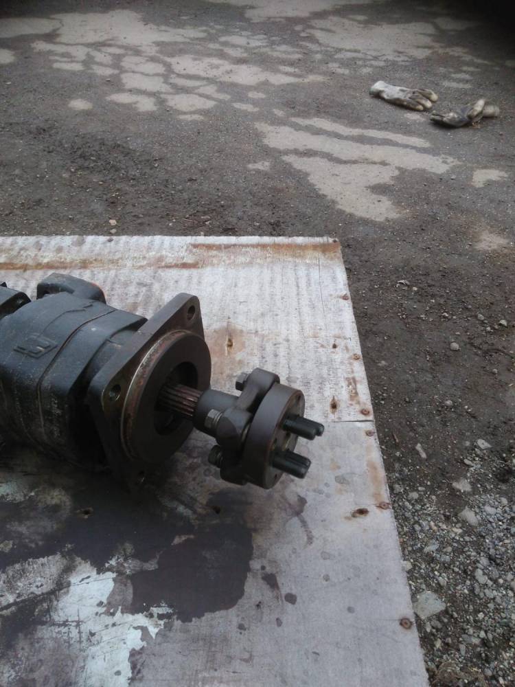 ox_sprzedam-pompe-hydrauliczna-do-case-580sle