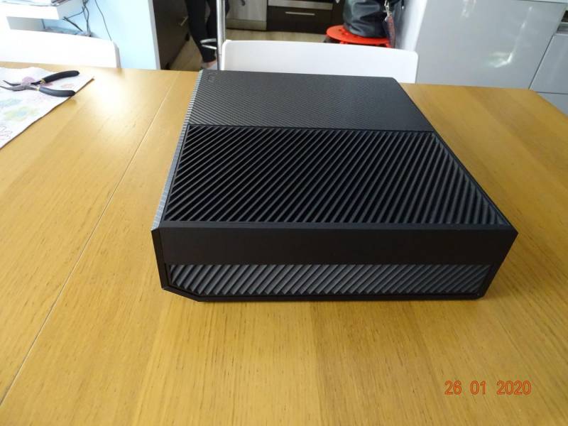 ox_xbox-one-500-gb-bez-pada
