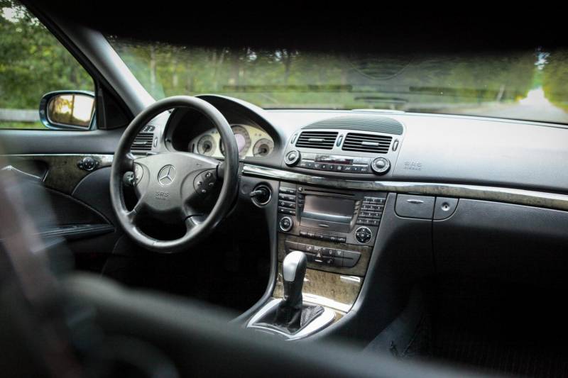 ox_mercedes-benz-w211-27-cdi-2003-rok-avantgarde-217-000tys