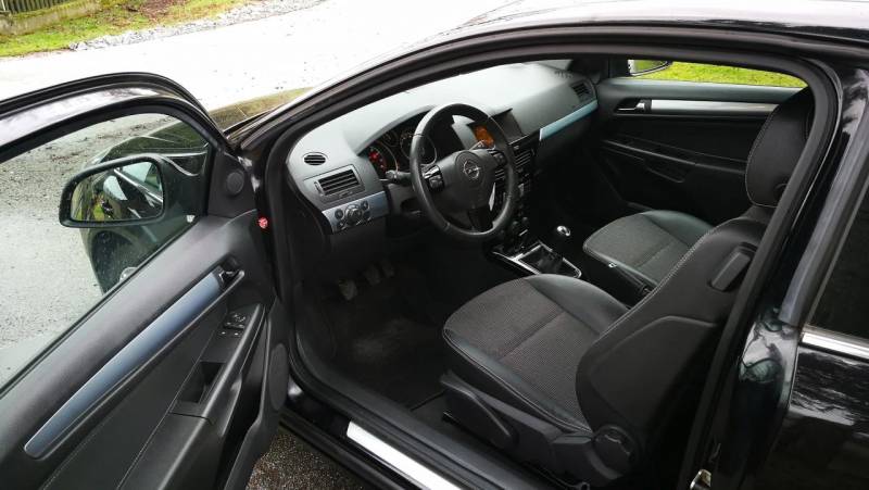 ox_opel-astra-gtc-skora-klima-xenon-bezwypadkowa-14-benzyna