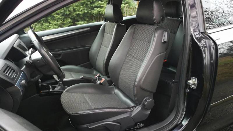 ox_opel-astra-gtc-skora-klima-xenon-bezwypadkowa-14-benzyna