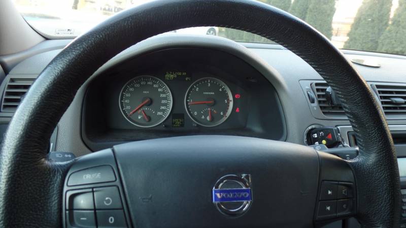 ox_volvo-v50-2005-rok-20-diesel-136-km-polski-salon