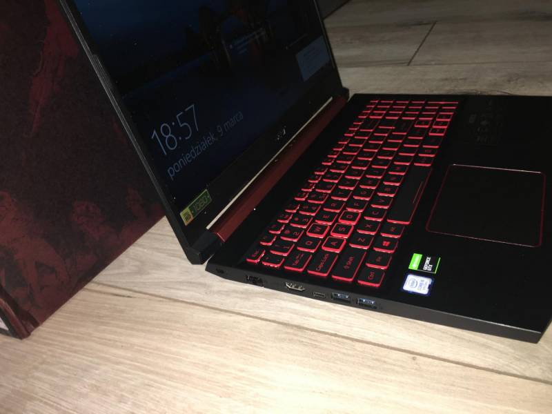 ox_acer-nitro-5-an515-54-52gk-jak-nowy-miesiac