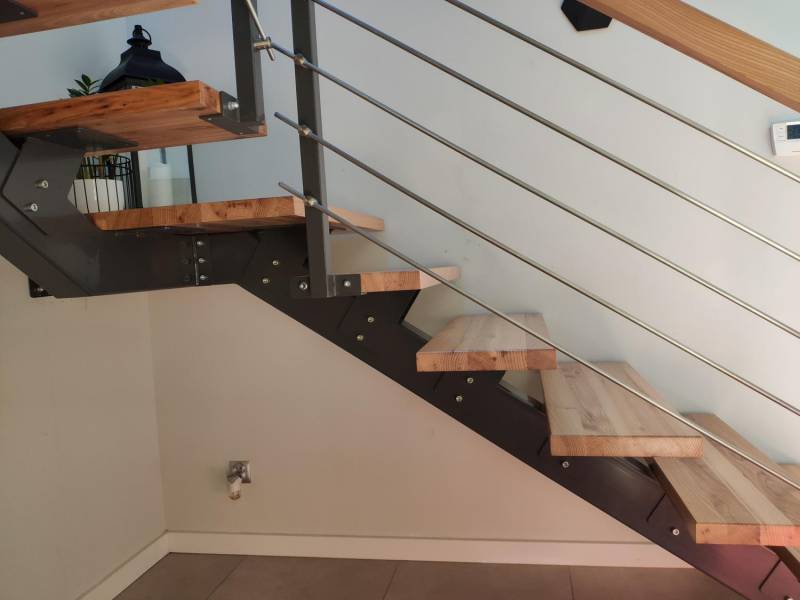 ox_schody-drewniane-na-konstrukcji-stalowej