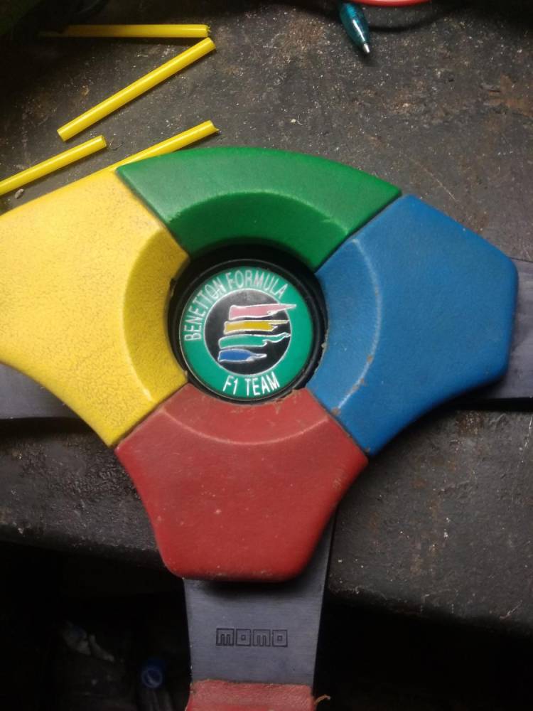 ox_kierownica-momo-benetton-f1