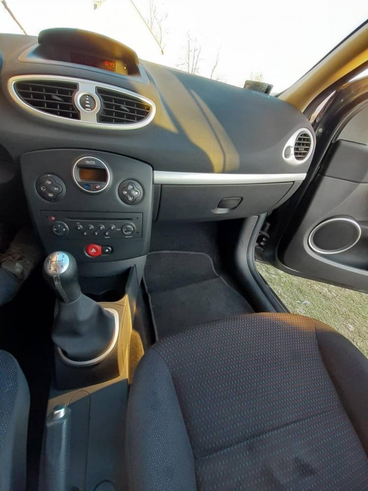 ox_renault-clio-3-rocznik-2007-15tdci