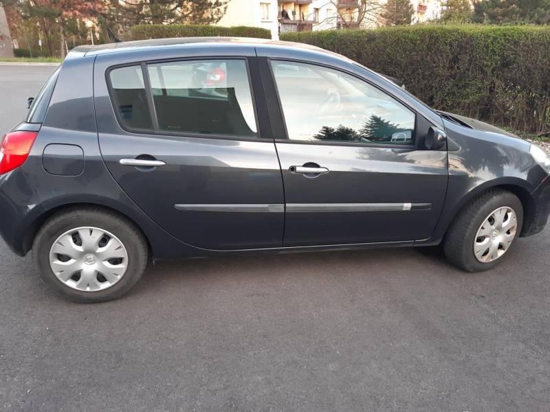 ox_renault-clio-3-rocznik-2007-15tdci