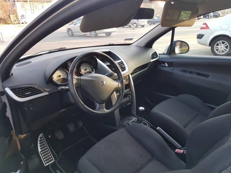 ox_peugeot-207-16-16v-0607r-pakiet-sport-prywatnie