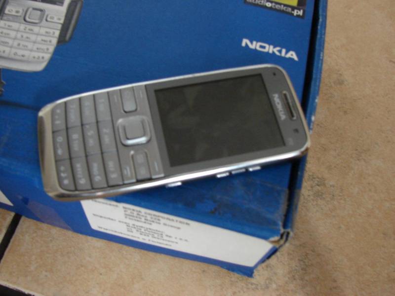 ox_nokia-e-52-silver