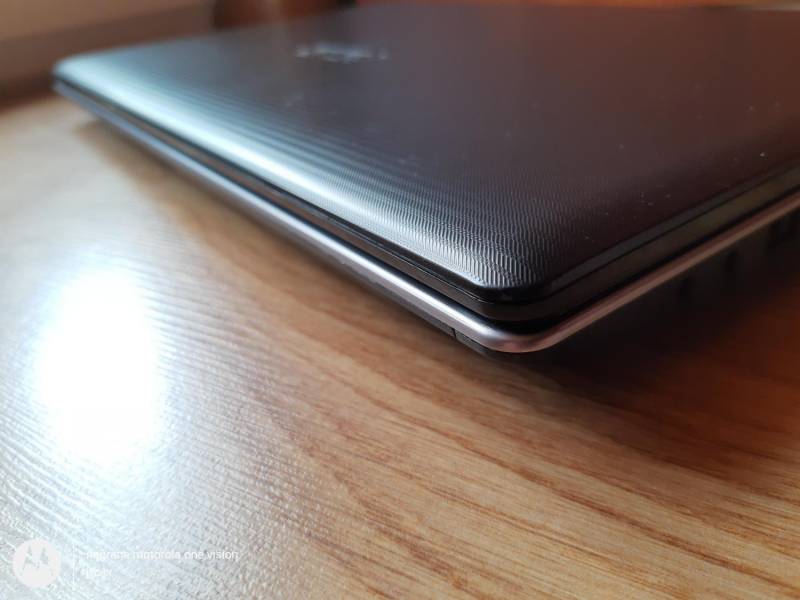 ox_zadbany-laptop-asus-r700vj-173-komplet-sklepowy