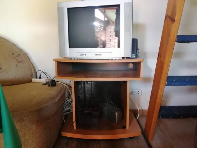ox_sprzedam-telewizor-z-szafka