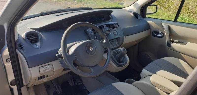 ox_renault-grand-scenic-16-16v-7-osob-2004r