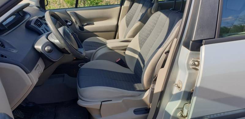 ox_renault-grand-scenic-16-16v-7-osob-2004r