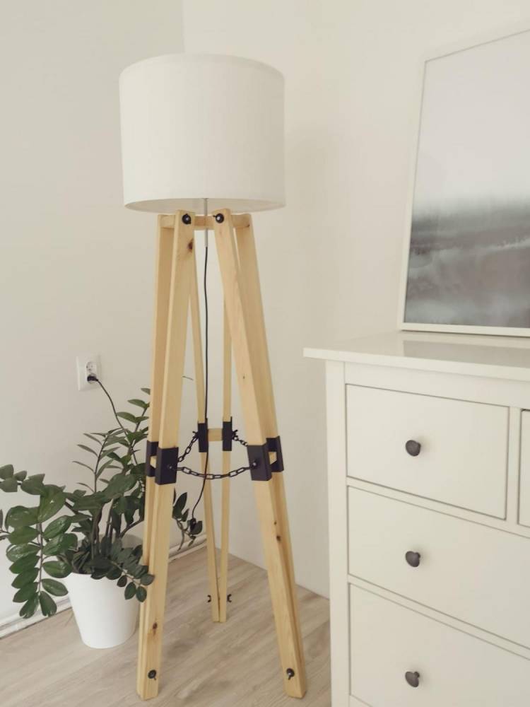 ox_statywy-lamp-podlogowych-trojnog-z-drewna-sosnowego-styl-skandynawski