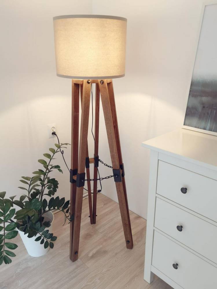 ox_statywy-lamp-podlogowych-trojnog-z-drewna-sosnowego-styl-skandynawski