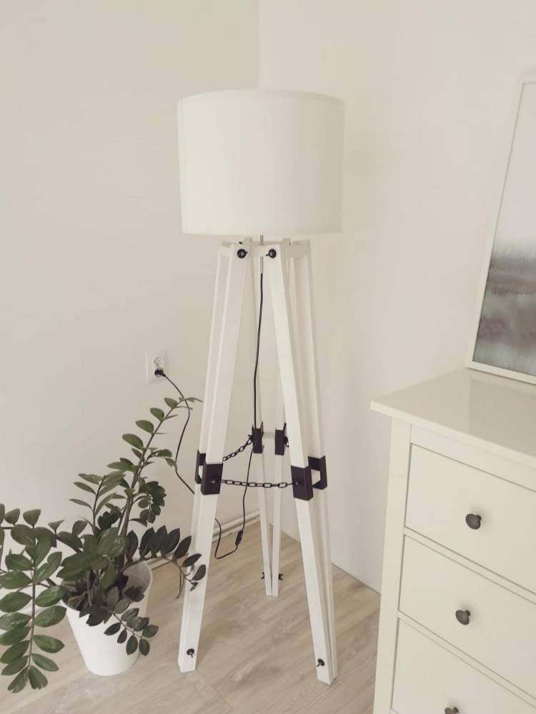 ox_statywy-lamp-podlogowych-trojnog-z-drewna-sosnowego-styl-skandynawski