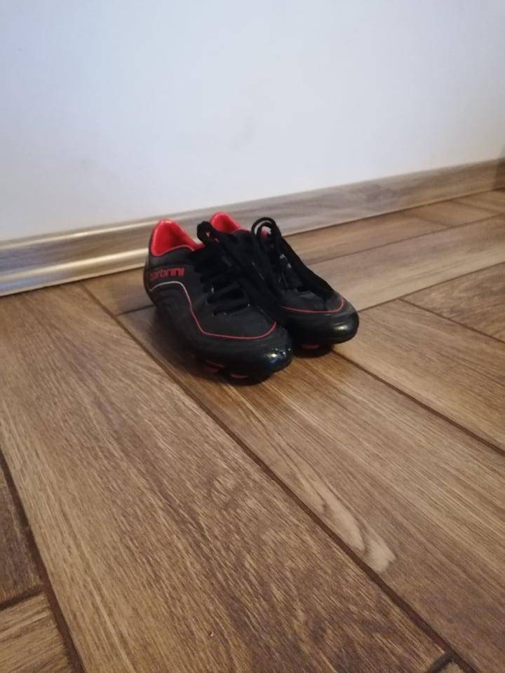 ox_sprzedam-buty-sportowe-korki-firmy-carbrini