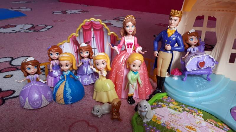 ox_zamek-palac-zosia-disney-figurki-rodziny