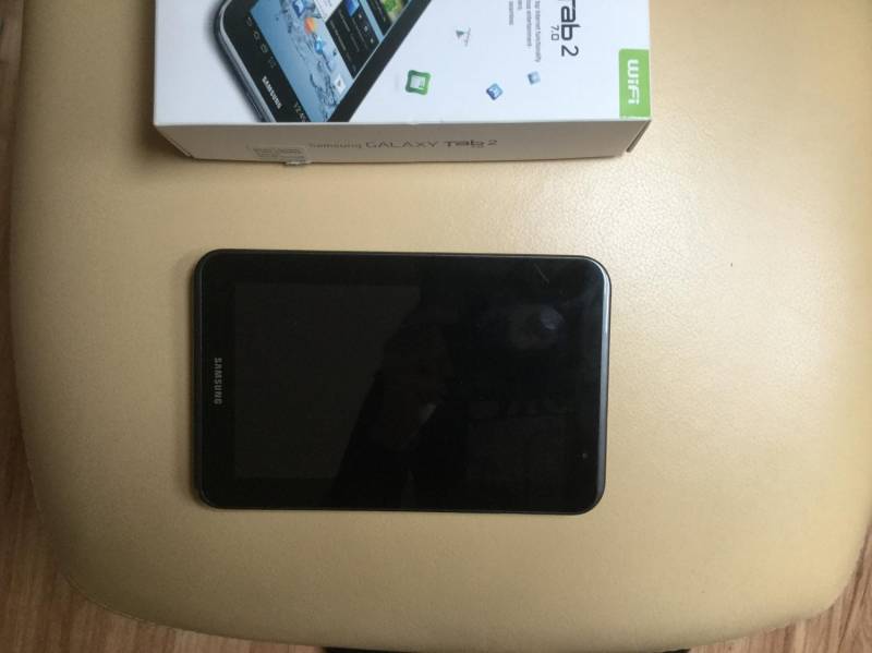 ox_sprzedam-tablet-samsung-galaxy-tab-2-70-z-oryginalnym-etui-8gb