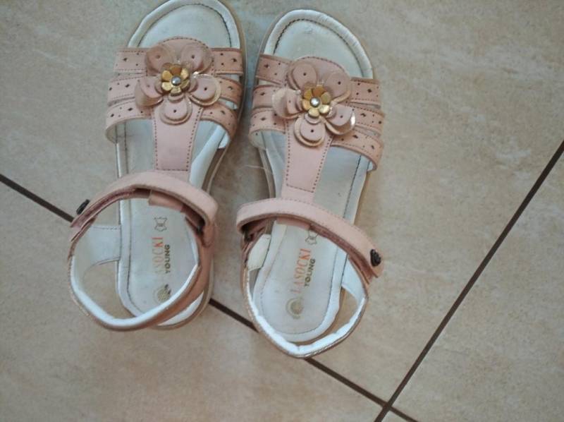 ox_buty-sandalki-lasocki