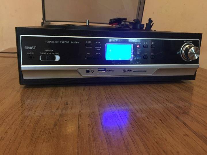 ox_gramofon-multimedialny-i-pokazna-kolekcja-plyt-winylowych
