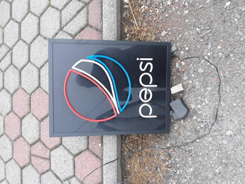 ox_neon-reklama-brackie-i-pepsi