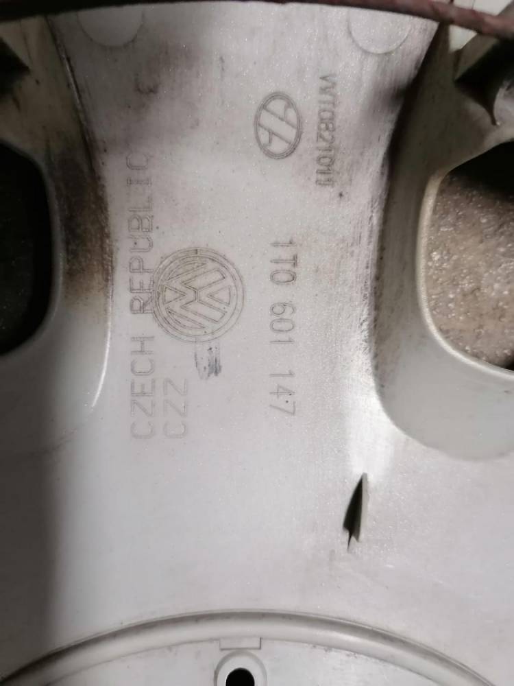 ox_kola-zimowe-vw-golf-v-kolpaki-vw-oem
