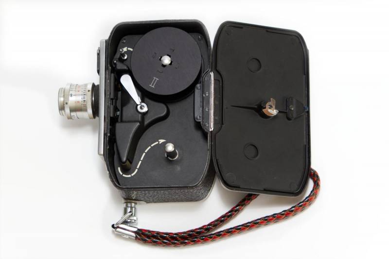 ox_kamera-paillard-bolex-e8-antyk