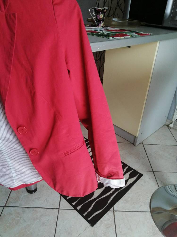 ox_sliczny-zakiet-czerwony-damski-firmy-stradivarius-rozml