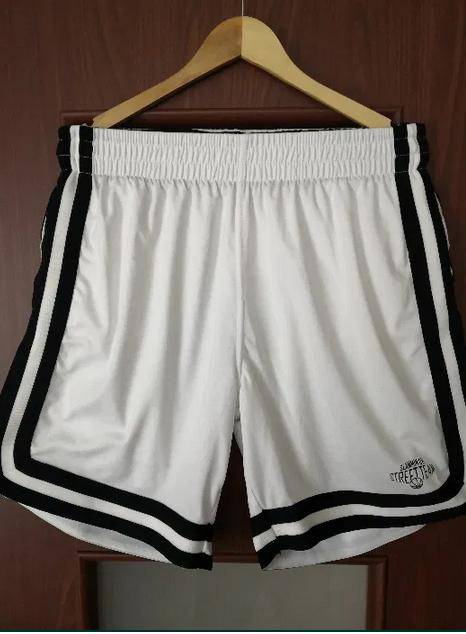 ox_krotkie-sportowe-spodenki-cropp-xl-bialo-czarne-z-kieszeniami-bdb-stan