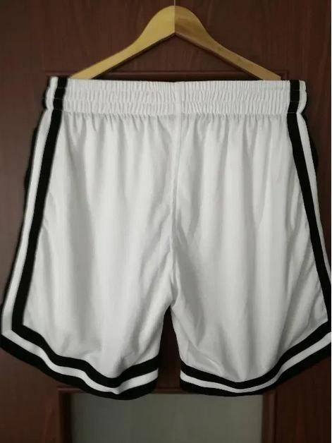 ox_krotkie-sportowe-spodenki-cropp-xl-bialo-czarne-z-kieszeniami-bdb-stan