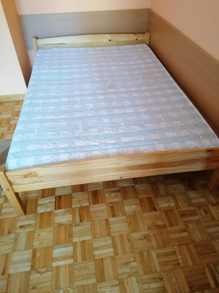 ox_sprzedam-lozko-z-materacem-140-x-200-cm