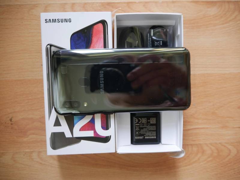 ox_smartfon-samsung-galaxy-a20e-332gb-czarny-black