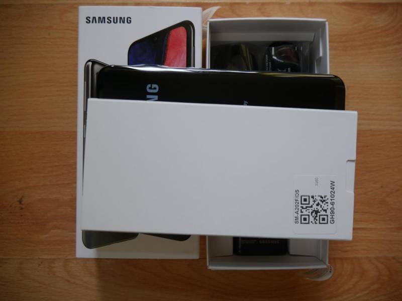 ox_smartfon-samsung-galaxy-a20e-332gb-czarny-black