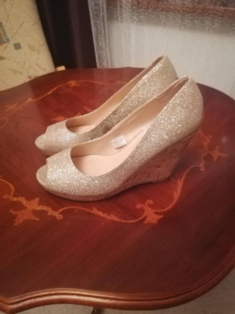 ox_piekne-buty-na-koturnie-r-41