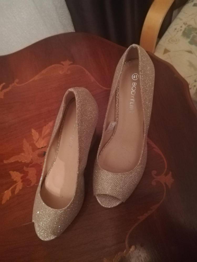 ox_piekne-buty-na-koturnie-r-41