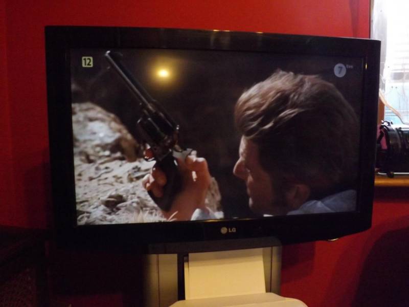 ox_telewizor-lg-32h2010