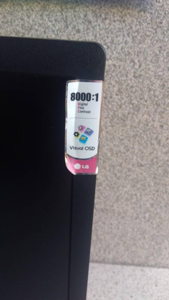 ox_monitor-lg-flatron-19-cali-z-okablowaniem