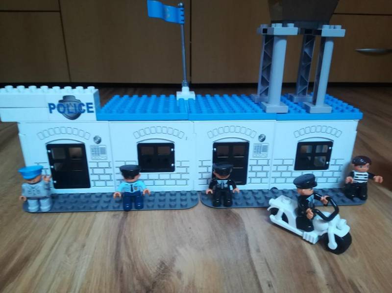 ox_sprzedam-klocki-kompatybilne-z-lego-komisariat-policji