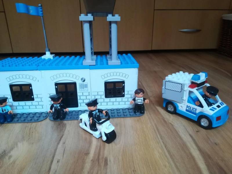 ox_sprzedam-klocki-kompatybilne-z-lego-komisariat-policji