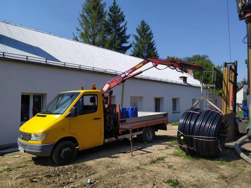 ox_pomocnik-wiertacza-wiertacz-operator-koparki-instalator