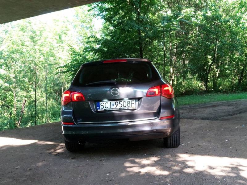 ox_opel-astra-j-kombi-20-cdti