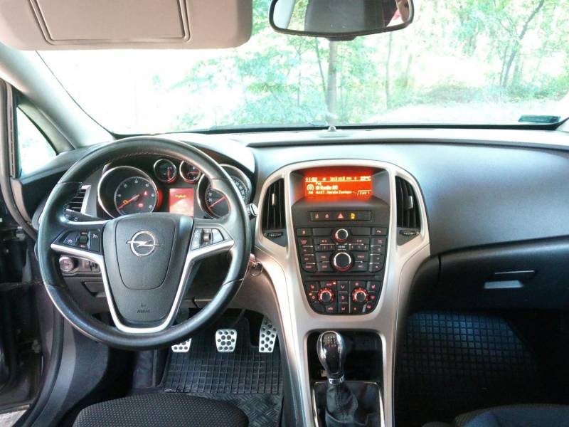 ox_opel-astra-j-kombi-20-cdti