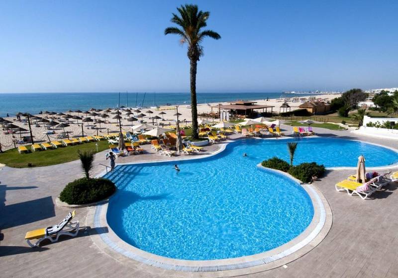 ox_jesien-na-plazy-tunezja-wypoczynek-nad-morzem-pelen-slonca