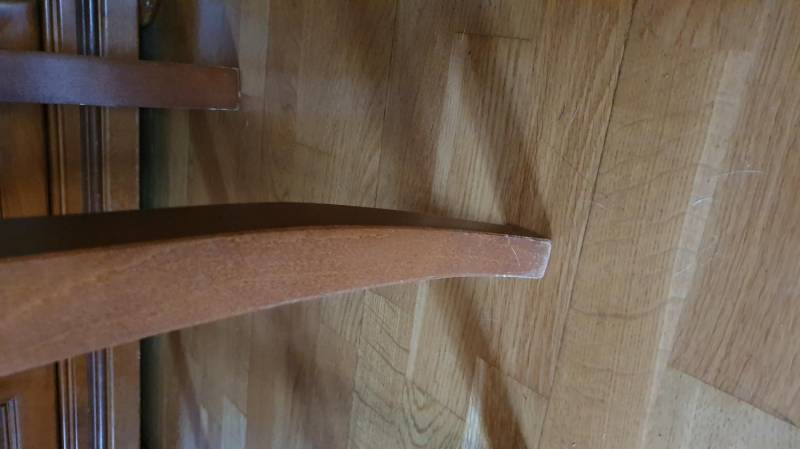 ox_sprzedam-krzesla-drewniane-z-odbiciem-10-szt