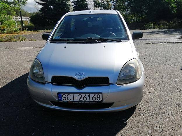 ox_toyota-yaris-2001