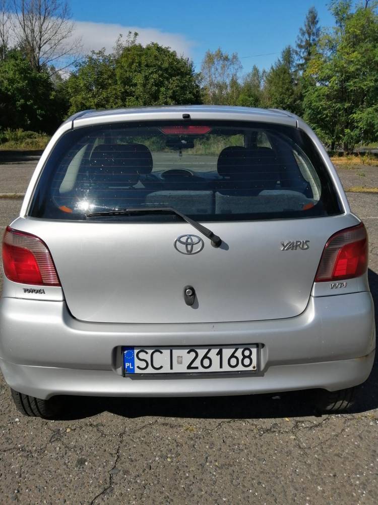 ox_toyota-yaris-2001
