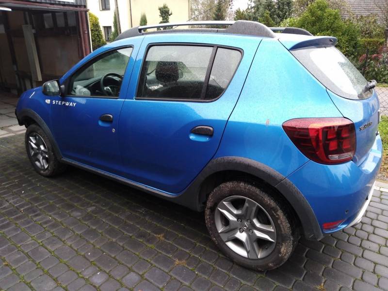 ox_dacia-sandero-stepway-delikatnie-uszkodzona-2019r-09tce