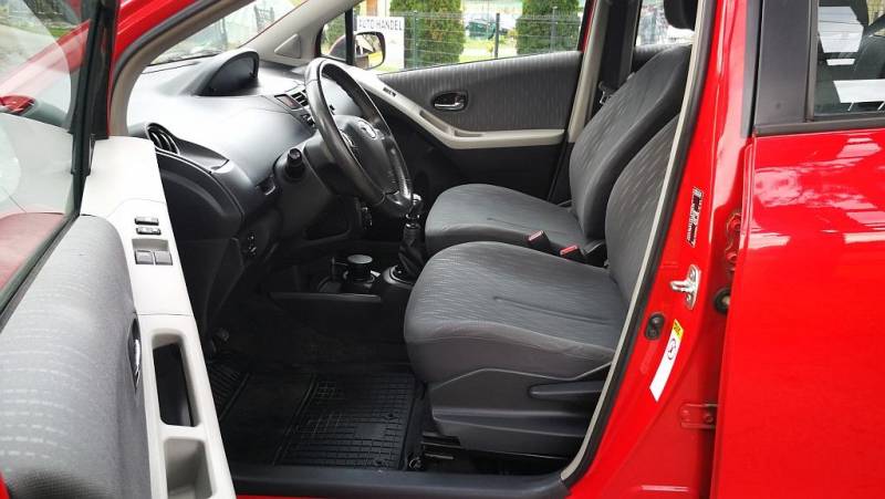 ox_toyota-yaris-2009-benzyna-13-klima-6-skrzynia-bezwypadkowy