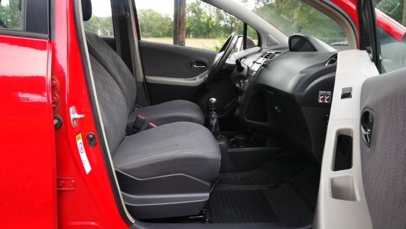 ox_toyota-yaris-2009-benzyna-13-klima-6-skrzynia-bezwypadkowy